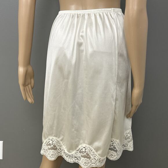Vintage Adonna Half Slip Size Small 100% Nylon Beige Ivory Lace Trimmed Slit USA - Picture 5 of 7
